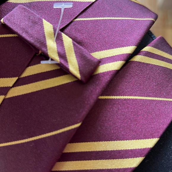 NWOT Hogwarts Hand Made Silk Necktie - Picture 6 of 6